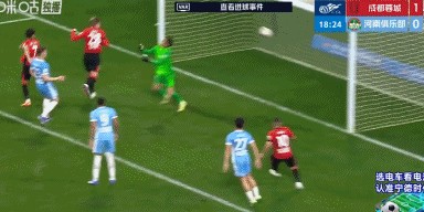 天博体育-半场：成都1-0河南，索罗金头球破门