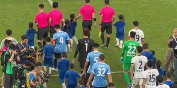 杨莉娜社媒分享新鹏城观赛vlog，记录戴伟浚助攻及谢场内容